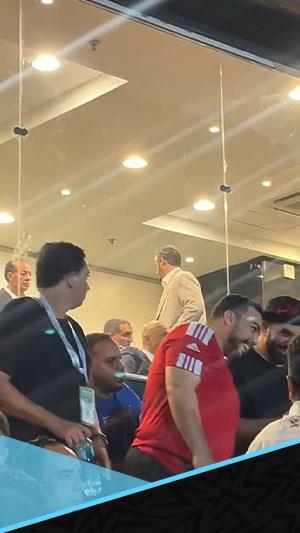 ممدوح عيد يغادر مقصورة ملعب الدفاع الجوي بعد طرد الشيبي أمام الأهلي